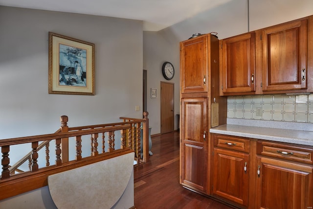 kitchen with decorative backsplash and dark wood-type flooring