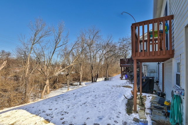 view of yard layered in snow