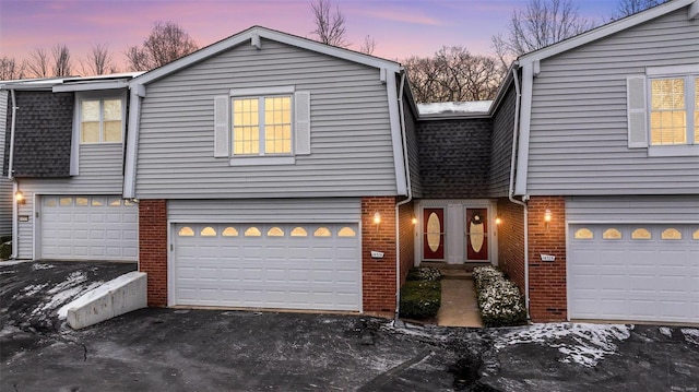 view of front facade featuring a garage