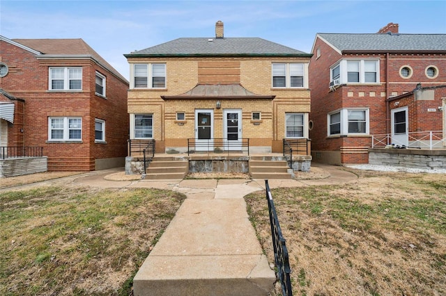 view of front of property featuring a front yard