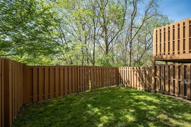 view of yard featuring a fenced backyard