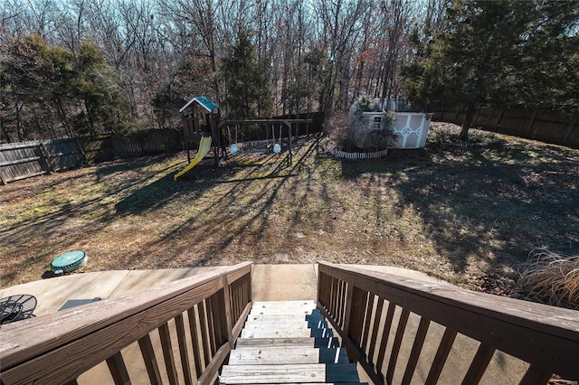 view of yard with a shed