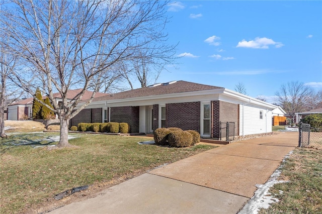 ranch-style home with a front yard