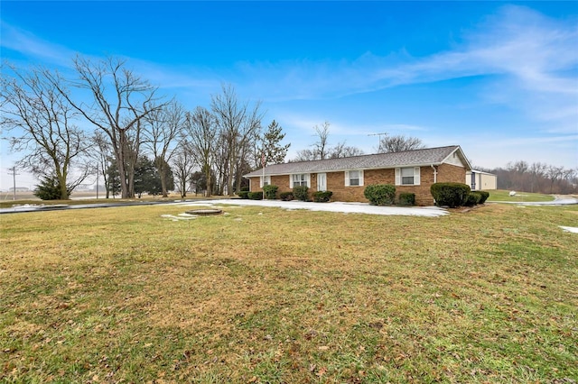 single story home featuring a front yard