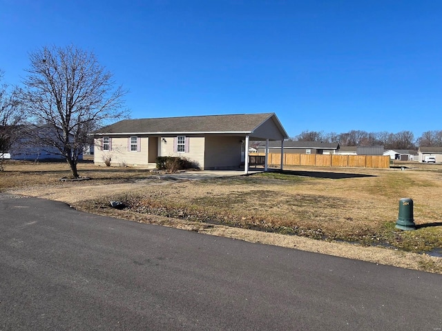 view of front of home with a carport and a front yard