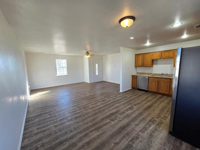 kitchen featuring sink, dark hardwood / wood-style floors, ceiling fan, and appliances with stainless steel finishes