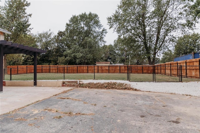 view of yard featuring a patio area