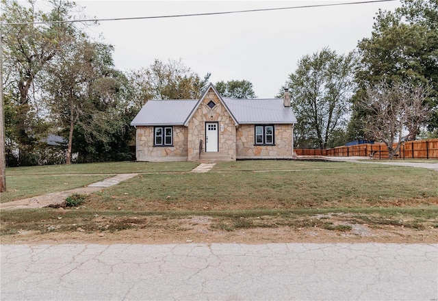 view of front of home with a front lawn