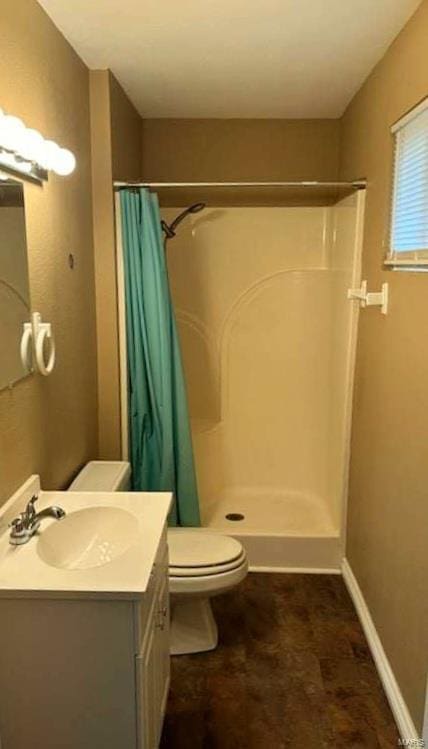 bathroom with vanity, curtained shower, and toilet