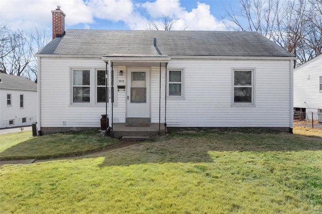 view of front of property with a front lawn