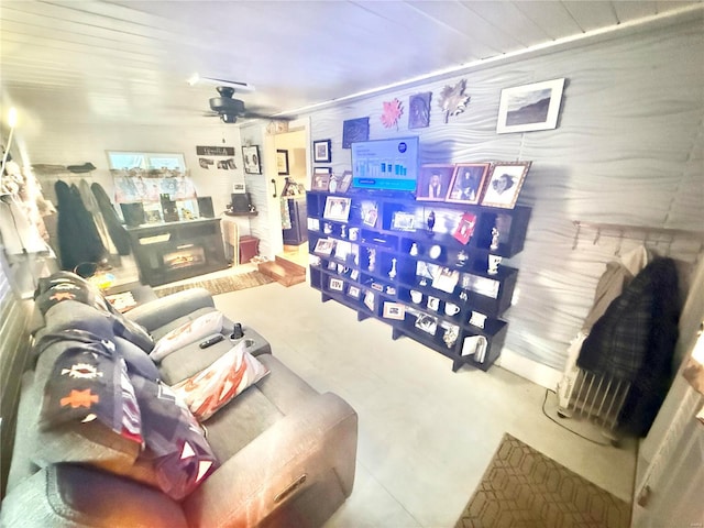 living room featuring ceiling fan