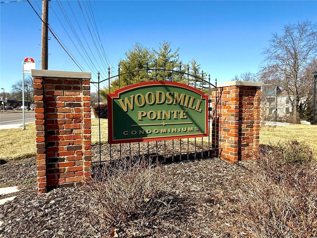 view of community / neighborhood sign