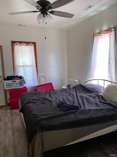 bedroom featuring dark wood-type flooring and ceiling fan