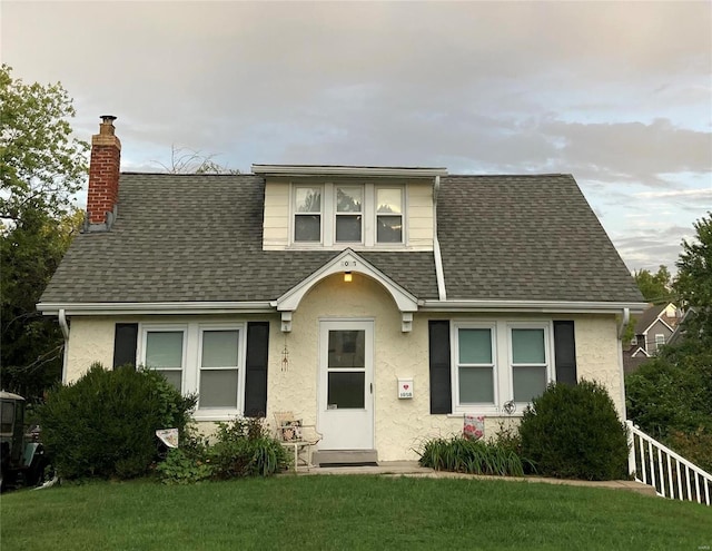 view of front of house featuring a front yard