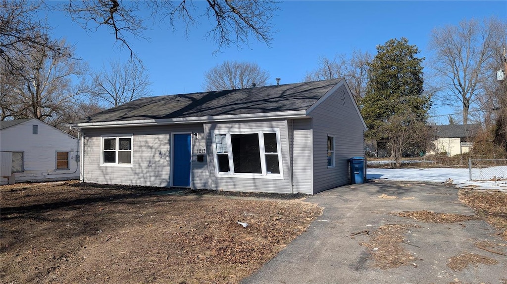 view of front of property