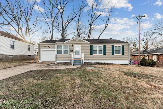 view of front facade with a garage and a front yard