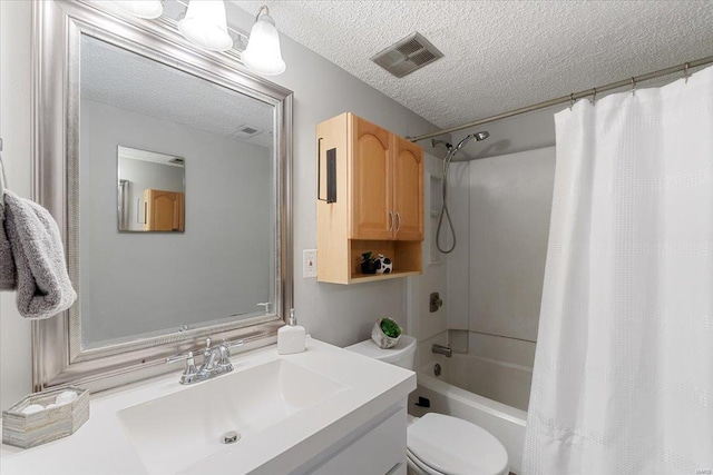 full bathroom with shower / tub combo with curtain, vanity, toilet, and a textured ceiling