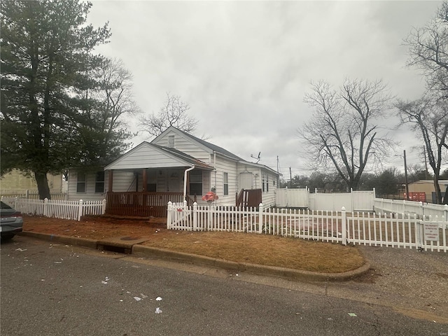 view of front of property featuring covered porch