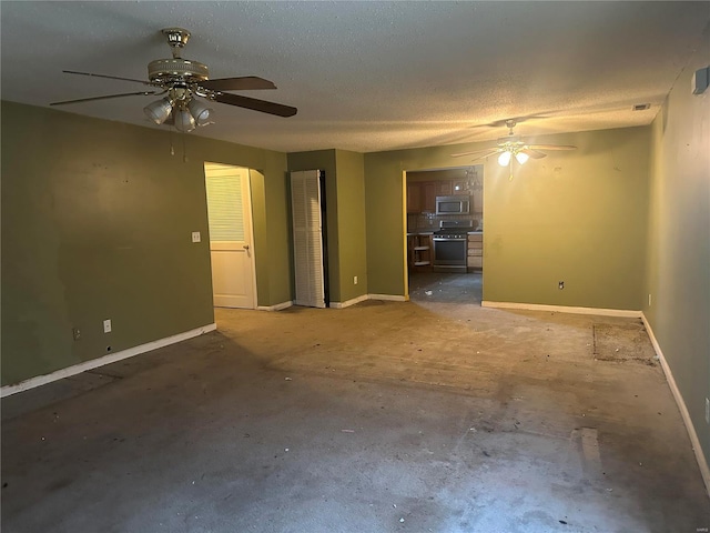 empty room featuring ceiling fan, concrete floors, and a textured ceiling