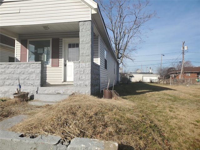 view of side of property featuring a yard