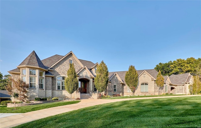 french country inspired facade featuring a front yard