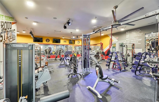 exercise room featuring ceiling fan