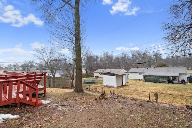 view of yard featuring a storage unit