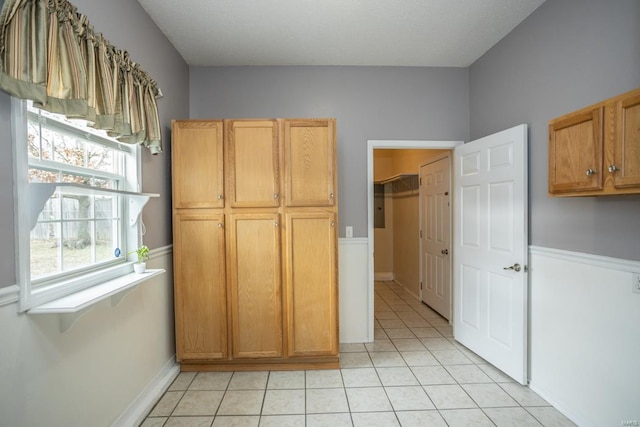 kitchen featuring light tile patterned floors