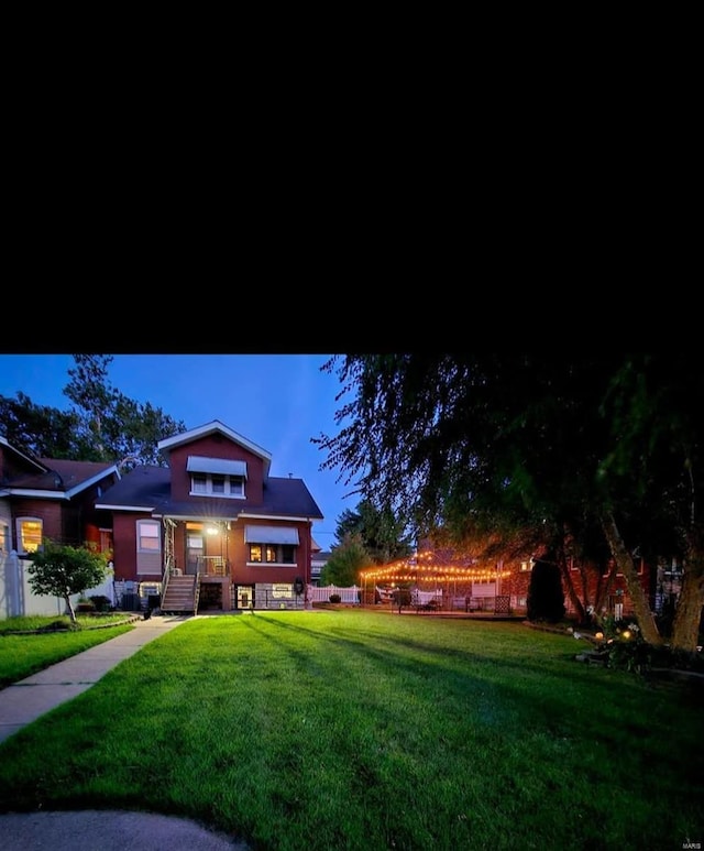 view of front of home featuring a front lawn