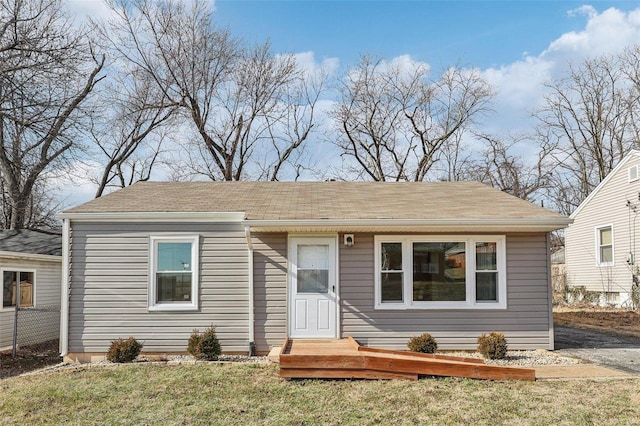 view of front of home featuring a front lawn