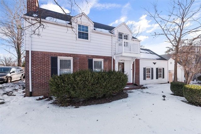 view of front of property featuring a balcony