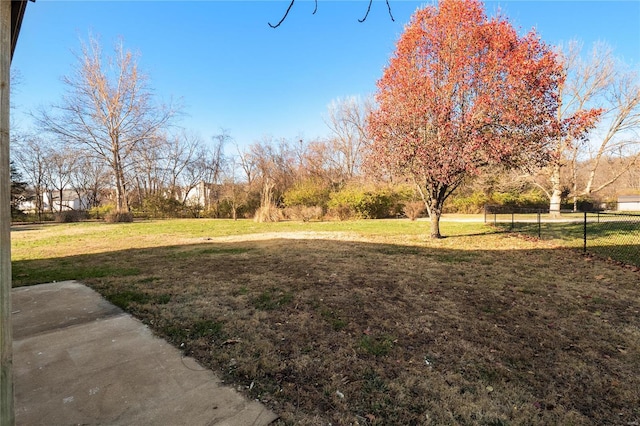 view of yard featuring fence