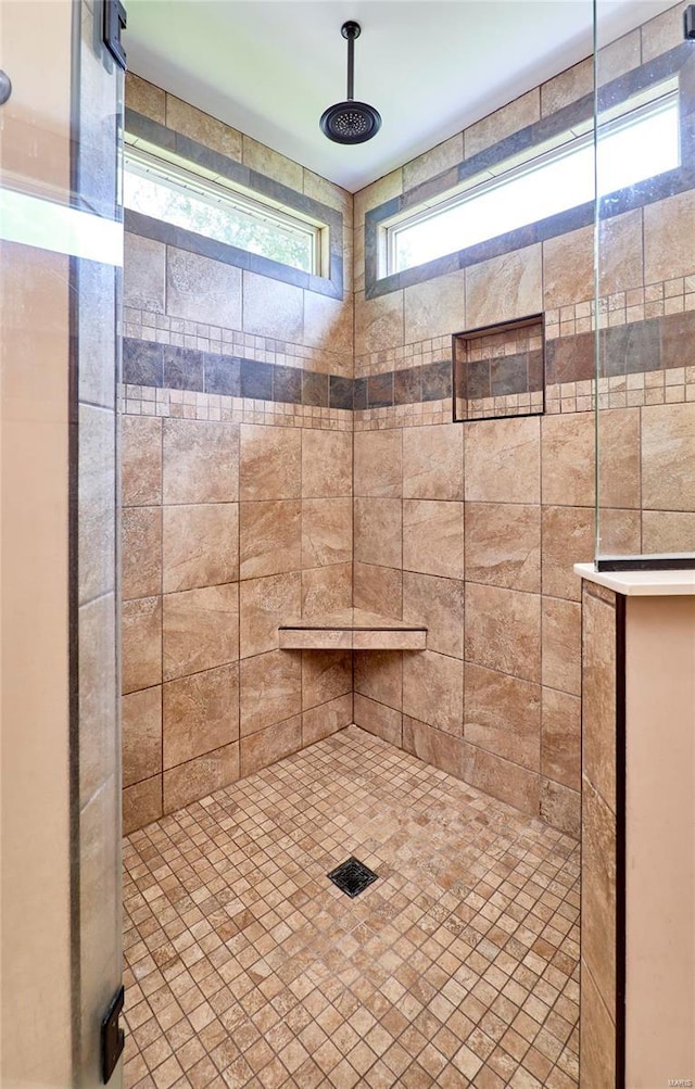 bathroom featuring a tile shower