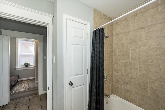 bathroom featuring shower / bath combo with shower curtain