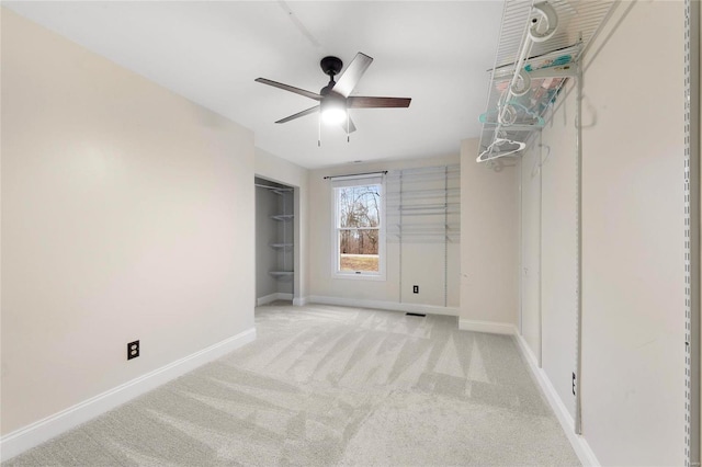 carpeted empty room featuring ceiling fan