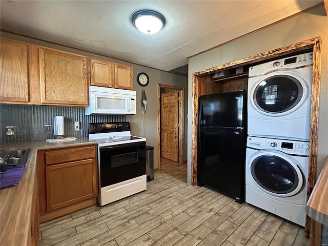 kitchen with light hardwood / wood-style flooring, electric range, tasteful backsplash, stacked washer / drying machine, and black fridge