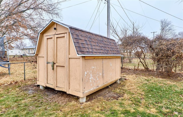 view of outdoor structure featuring a yard