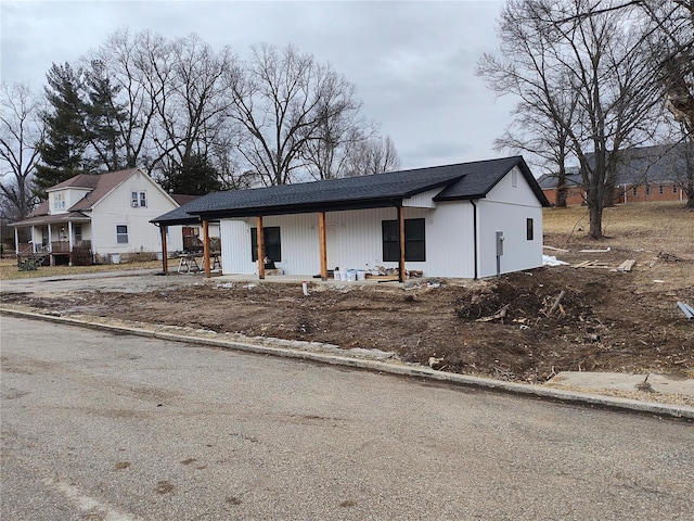 view of front of house featuring covered porch