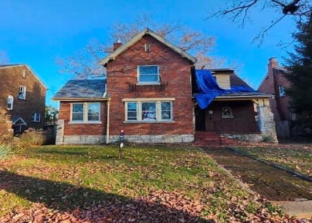 view of front of house featuring a front yard