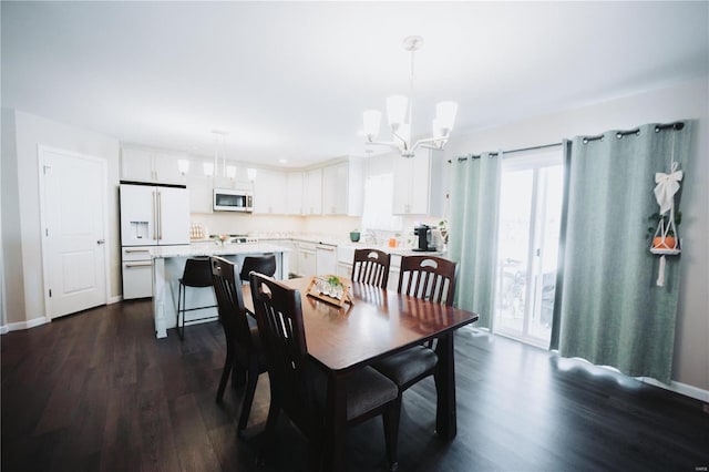 dining space with dark wood-type flooring, sink, and an inviting chandelier