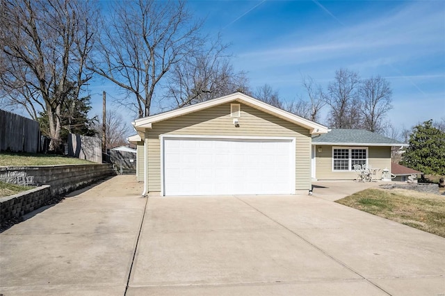 view of front facade featuring a garage