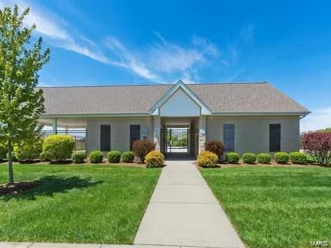 single story home featuring a front yard