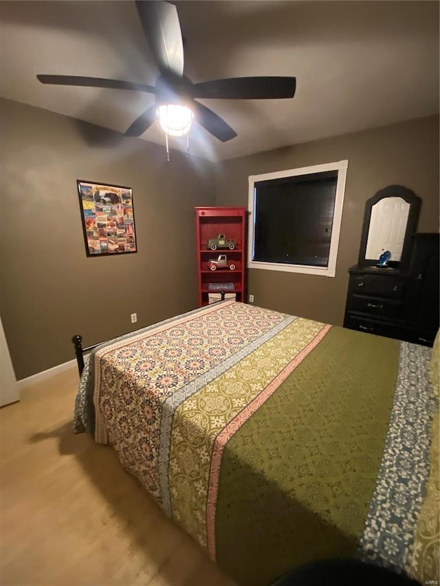 bedroom with ceiling fan