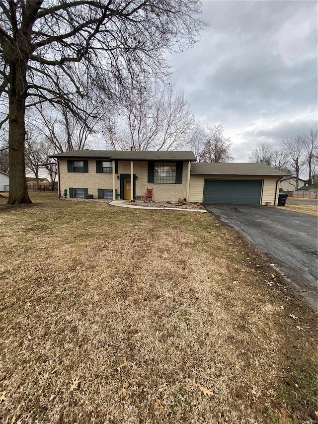 view of front of house featuring a garage and a front lawn