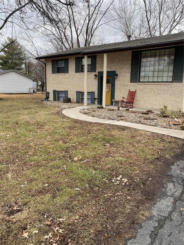 bi-level home featuring a front yard