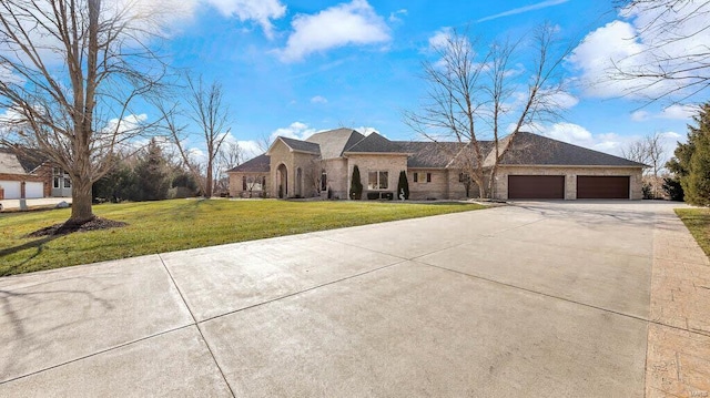 view of front of house featuring a garage and a front yard