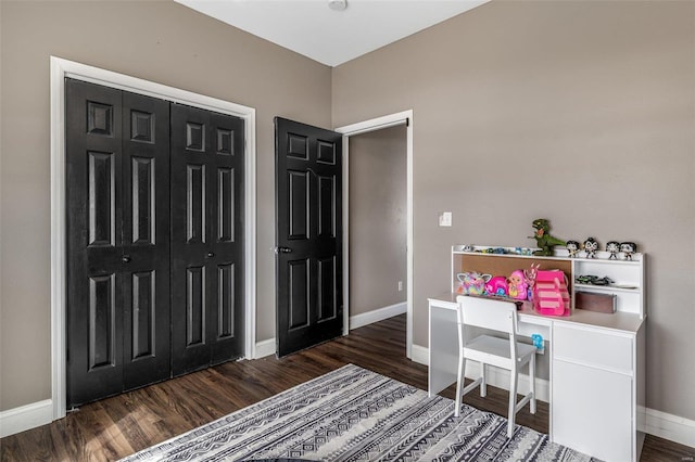 office space with dark wood-style floors and baseboards