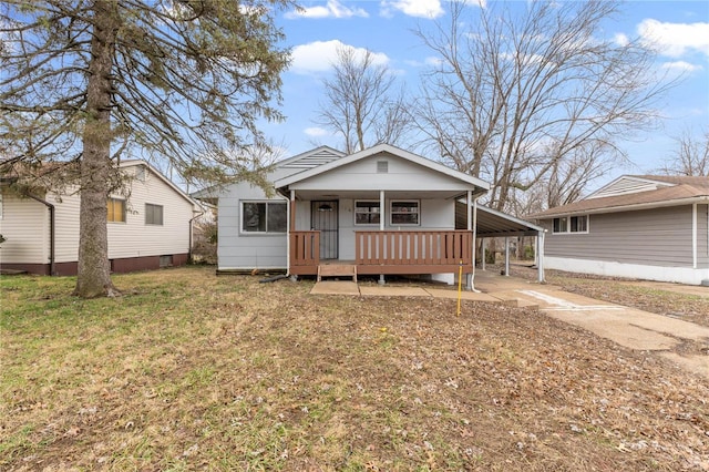 bungalow-style home featuring a front lawn