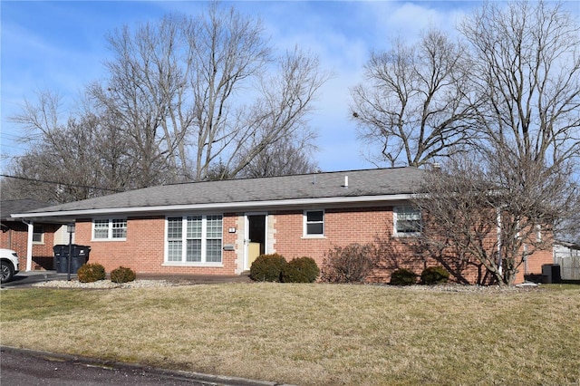 single story home with a front lawn