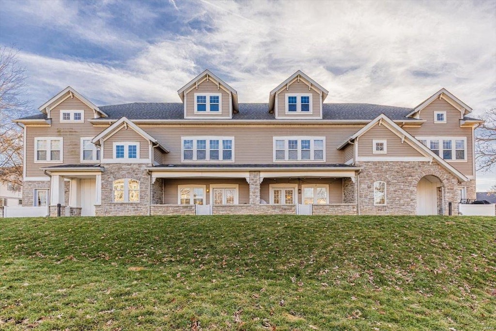 view of front of house with a front lawn